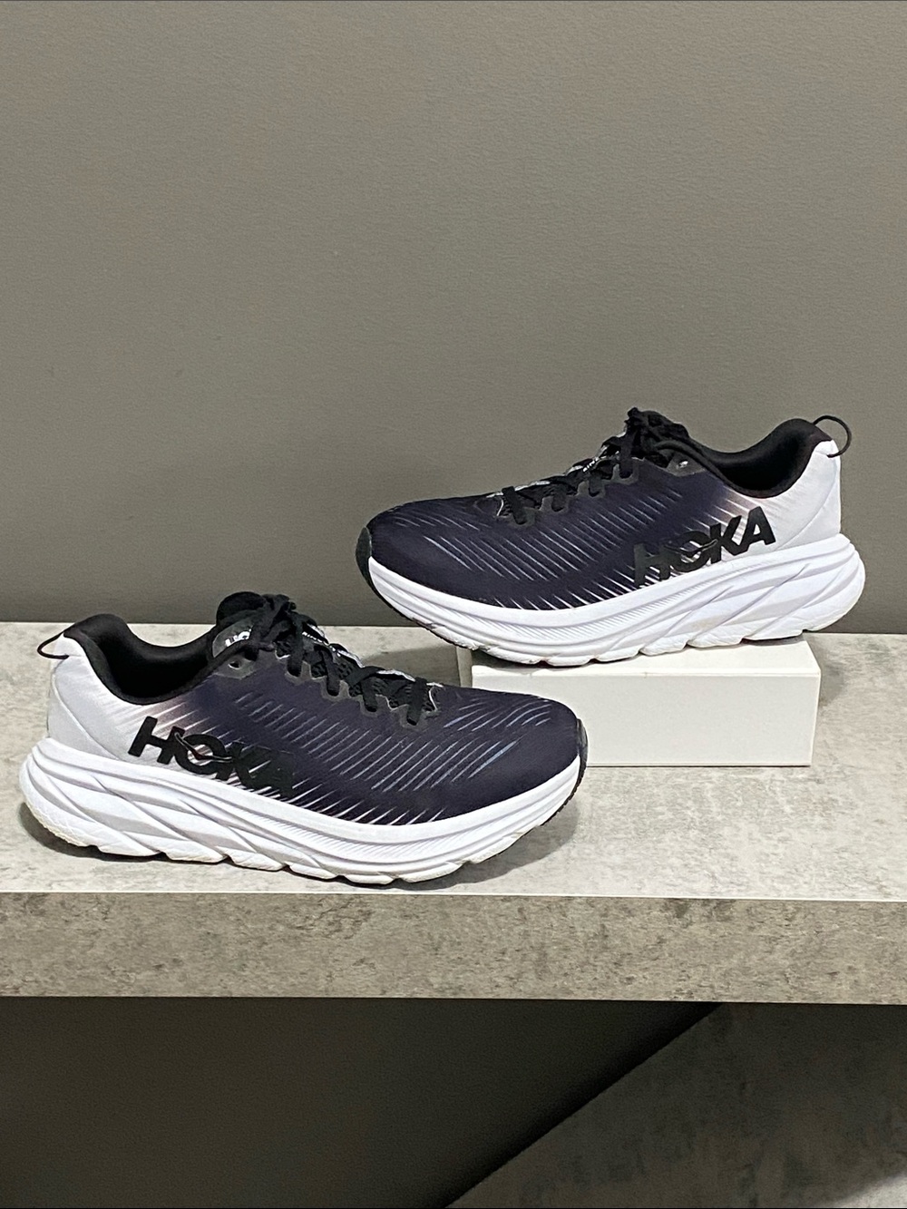 Hoka Mens Black and White Lightweight Sneaker Size 8.5 D Wide